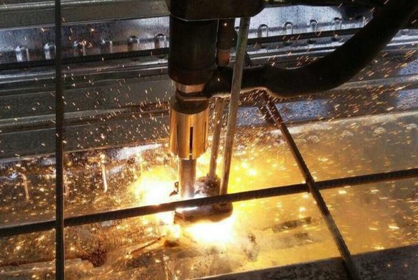 بررسی موارد کاربرد جوشکاری گل‌میخ در صنایع دریایی